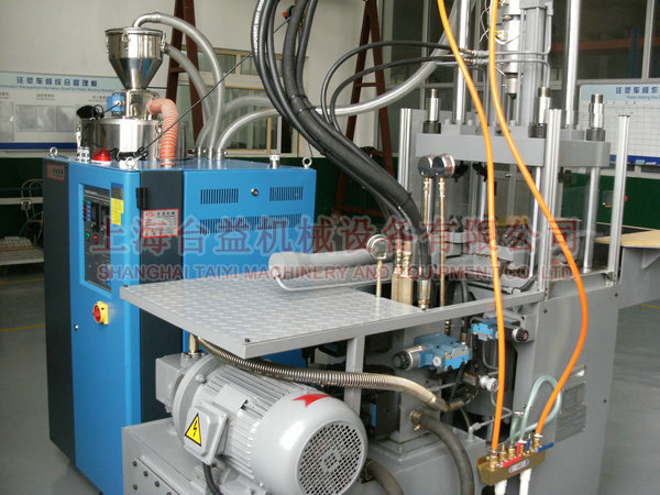 Dehumidification drying feed system 